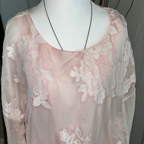 Simply Couture. Elegant Pink Lace Women's Top - Picture 3 of 12